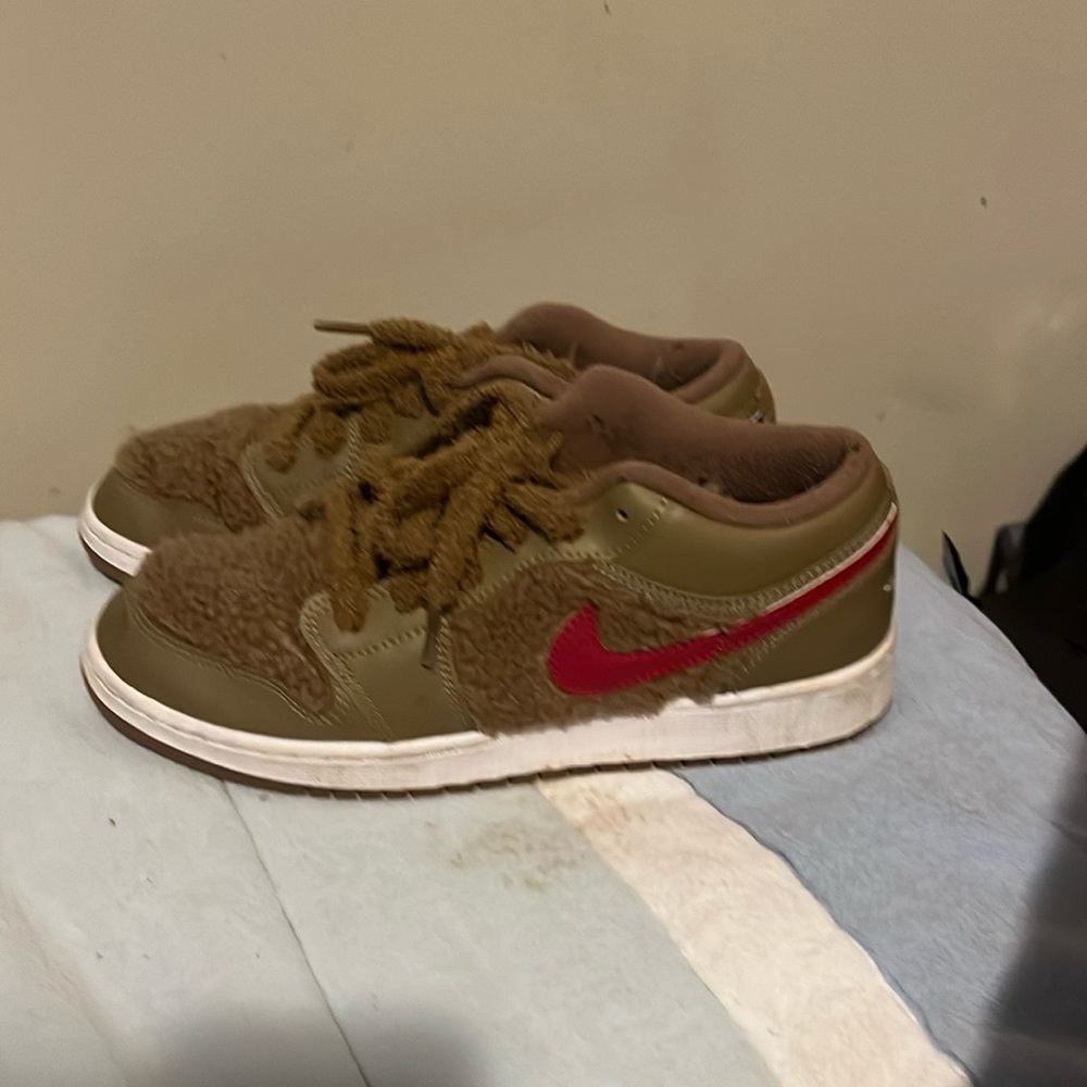 Jordan 1 teddy bear size 6 1/2 great condition